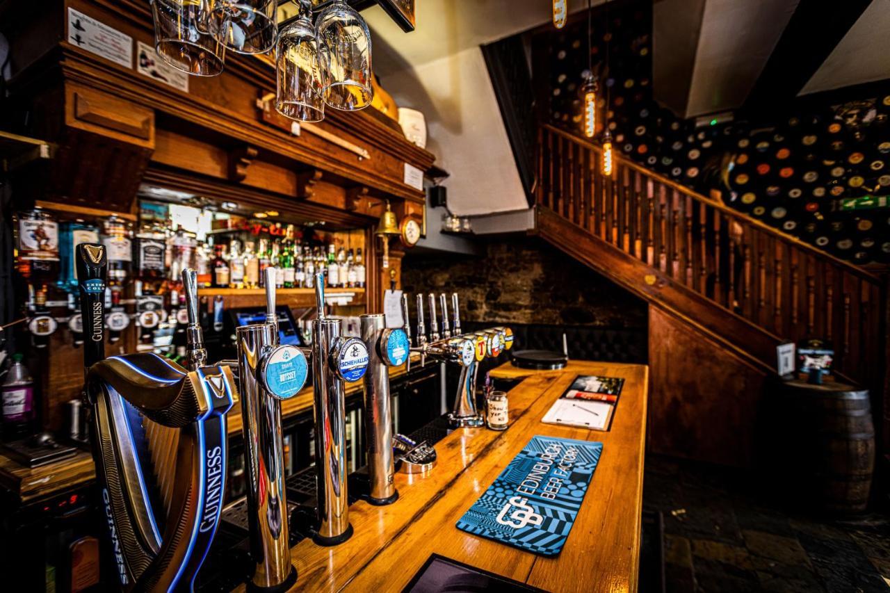 Nicky-Tams Bar & Apartments Stirling Exterior foto