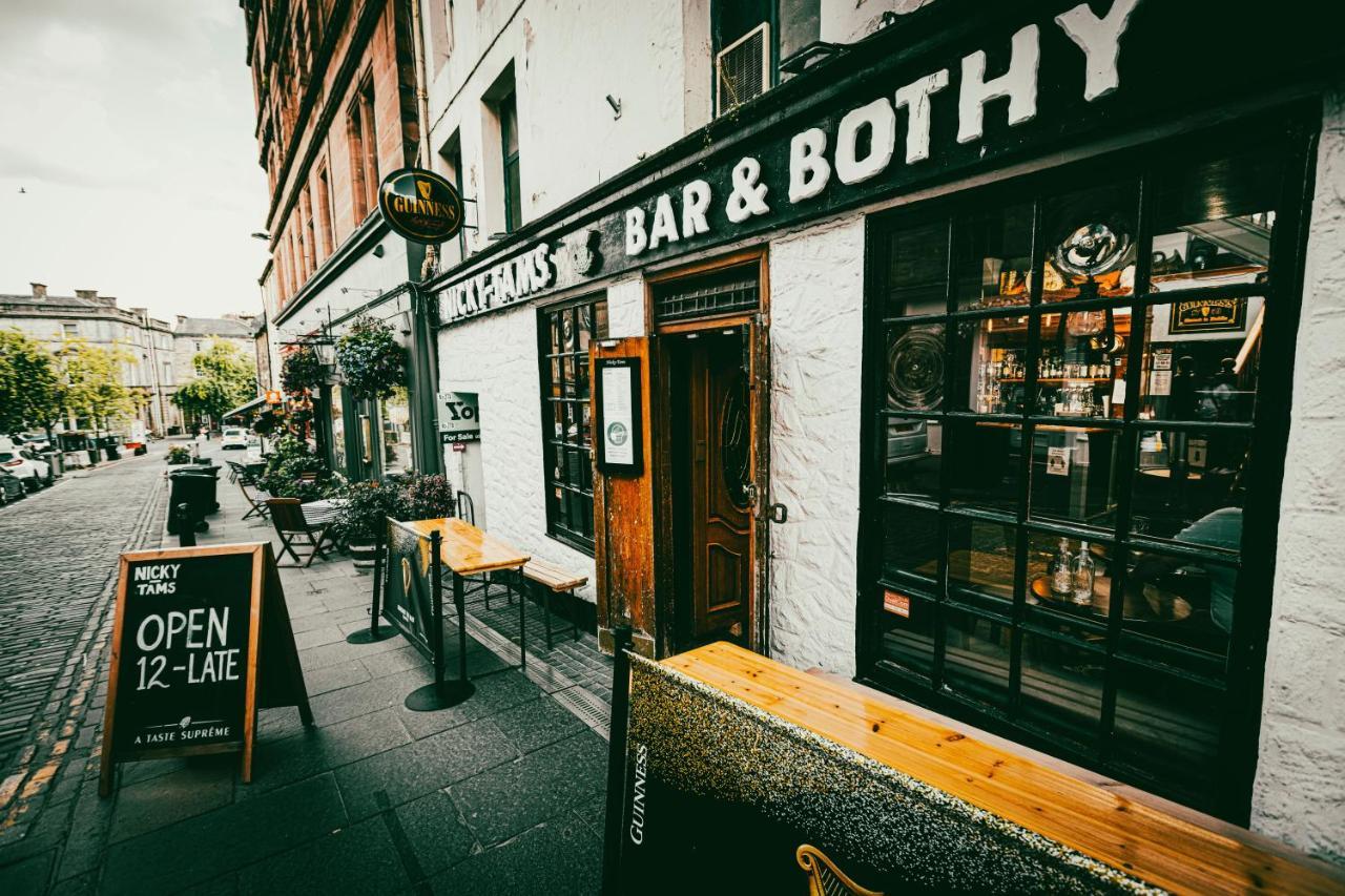 Nicky-Tams Bar & Apartments Stirling Exterior foto